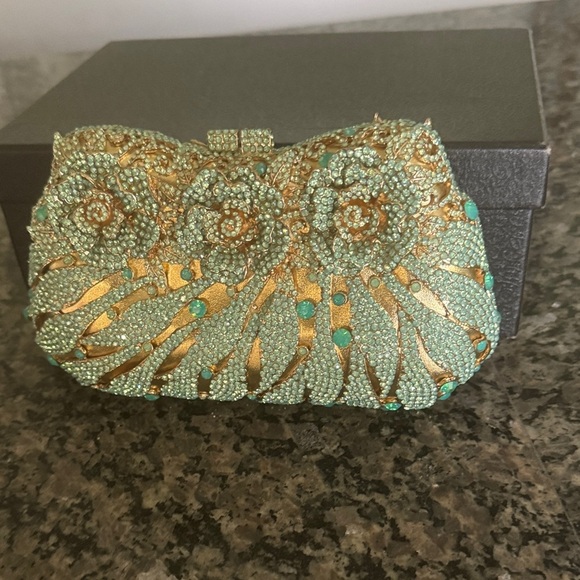 Gold and pale Green high quality Embellished Clutch NWT - Picture 4 of 13